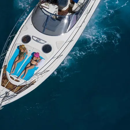 Bateau-hôtel Daily Cruises Private Yachts *