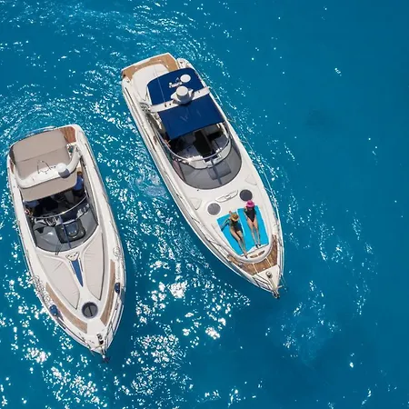Daily Cruises Private Yachts Bateau-hôtel *