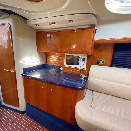 Bateau-hôtel Daily Cruises Private Yachts *