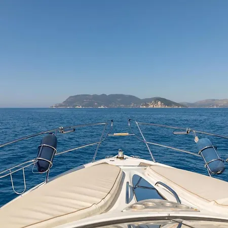 Bateau-hôtel Daily Cruises Private Yachts
