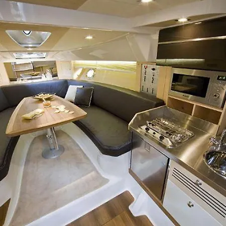 Bateau-hôtel Daily Cruises Private Yachts *